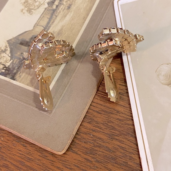 Vintage Unsigned Triangular Bypass Aurora Borealis (AB) Crystal Clip on Earrings - Picture 10 of 16